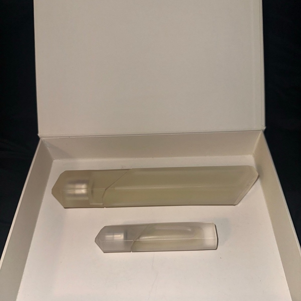 KKW Crystal Gardenia
Perfume Duo - Full & Travel
Size w/ Box